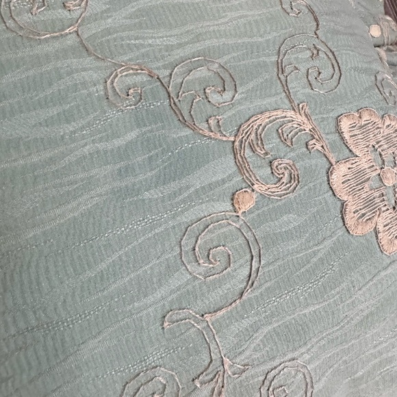 VTG Set of Two Floral Lace Square Decorative Throw Pillow White-Blue 13”x13” - Picture 10 of 11